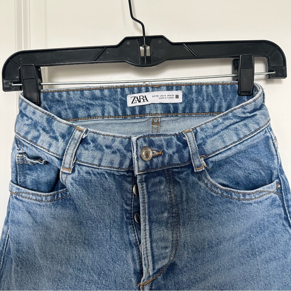 ZARA STRAIGHT LEGS JEANS